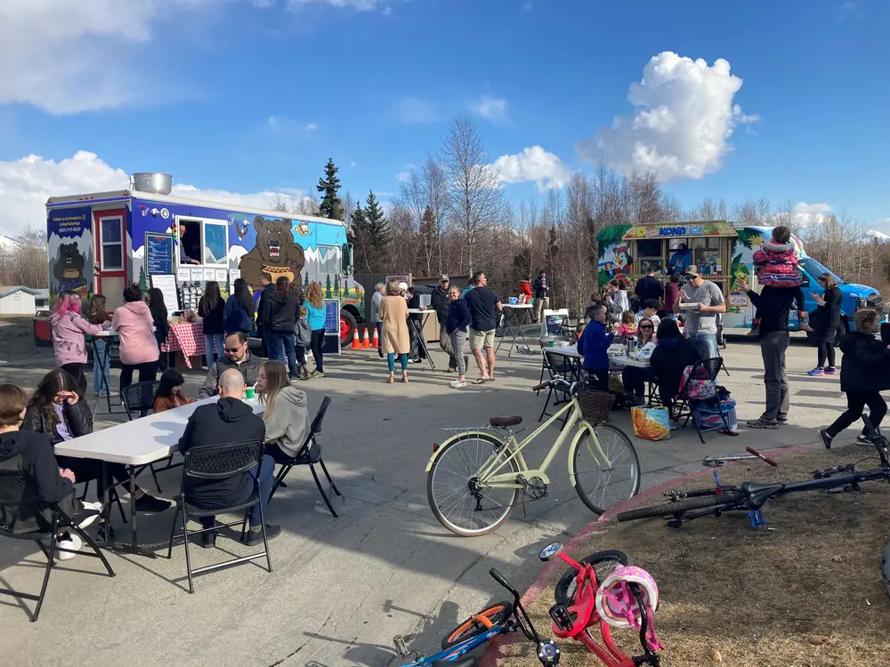 The Bayshore community gathered for a Food Truck Event at the Bayshore Clubhouse